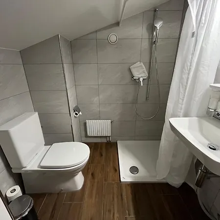 Lenkstrasse 4 & 6 * Lenk